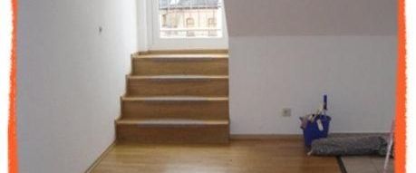 3-Zimmer-Dachgeschoss-Wohnung mit großem Balkon zu vermieten! - Photo 1