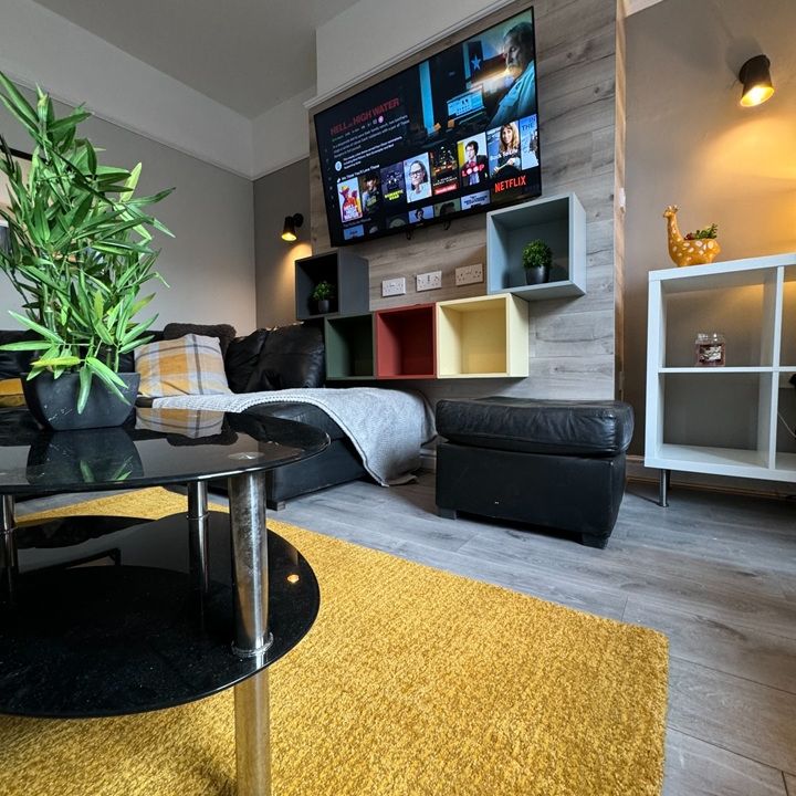 7 Bed Terraced House, Garmoyle Road, L15 - Photo 1