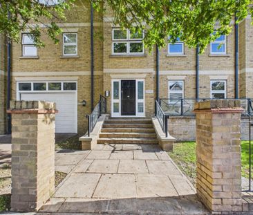 Leacroft, Staines-upon-Thames, Surrey,TW18 - Photo 1