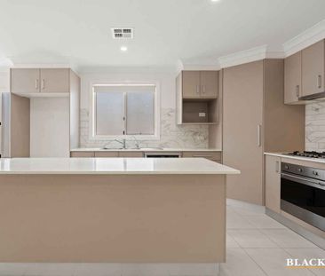 Immaculate family home... - Photo 5