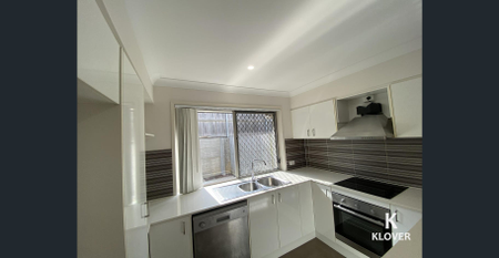 🏡 Modern & Newly Tiled Townhouse in the Heart of Calamvale! - Photo 3