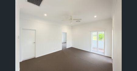 Modern Family Home with Ducted A/C - Photo 4