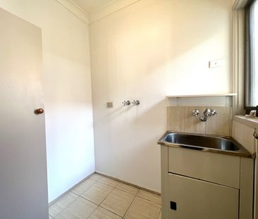 403B Glen Eira Road, Caulfield North VIC 3161 - House For Rent | Do... - Photo 3