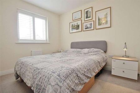 Woking, Surrey, GU21 - Photo 3