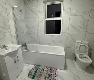 Room in a Shared House, Steele Road, N17 - Photo 6