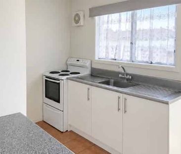 Neat & Tidy 2 Bedroom Unit – Close to University - Photo 2