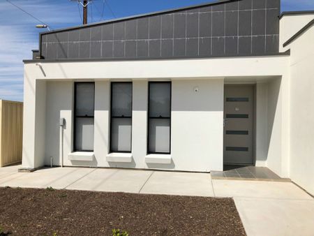 3 Bedroom Family Home in Munno Para West - Photo 3