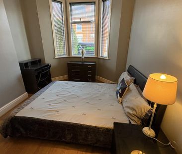 5 bedroom terraced house to rent - Photo 4