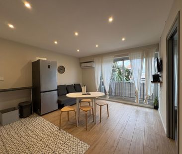 Location Appartement 2 pièces 29m² HYERES 83400 - Photo 1