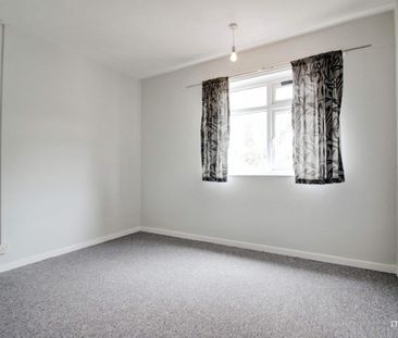 Burbage Road, Swindon, Swindon, SN2 - Photo 5