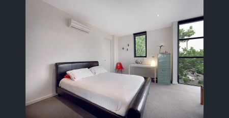 Impressive Townhouse in a Prime Abbotsford Location - Photo 3