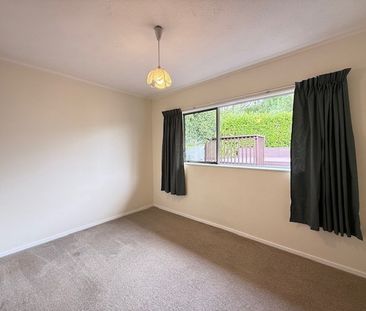 Spacious 4-Bedroom Home in Prime Browns Bay Location! - Photo 2
