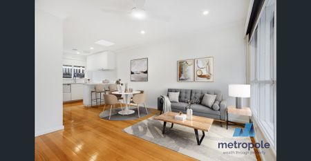 BEAUTIFULLY UPDATED VILLA IN PRIZED LOCATION - Photo 3