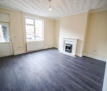 3 bedroom end of terrace house to rent - Photo 1