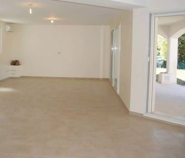 Location Maison 4 pièces 142m² LA ROQUETTE SUR SIAGNE 06550 - Photo 2