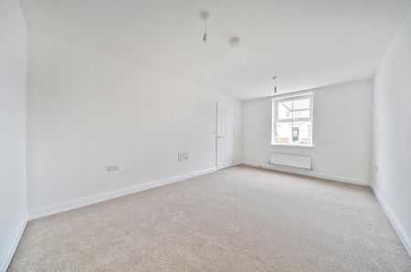 4 bedroom detached house to rent - Photo 3