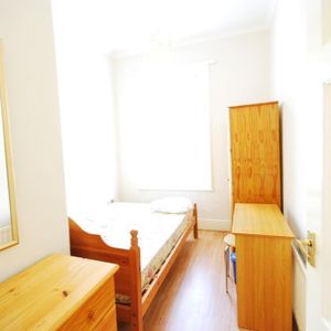 3 bedroom apartment to rent - Photo 2