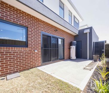 BRAND NEW 2 BEDROOM, TWO BATHROOM TOWNHOUSE - Photo 6