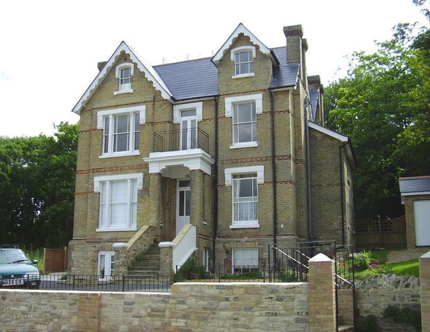 2 bedroom flat to rent - Photo 1