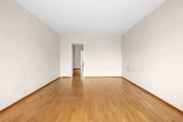 Stor 1:a i grön omgivning - Foto 1