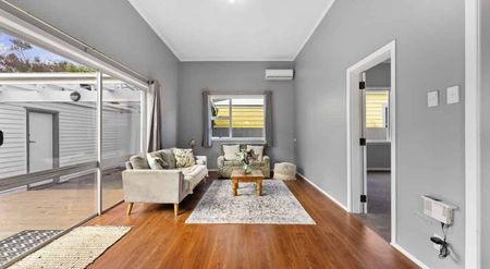 City Centre - 4 Bedrooms - Photo 3