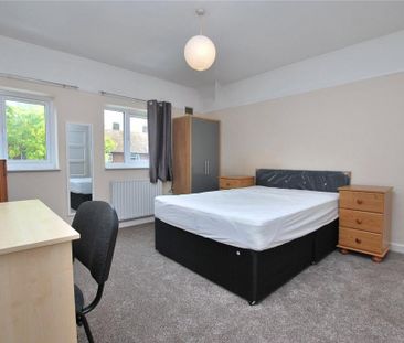 4 bedroom terraced house to rent - Photo 3