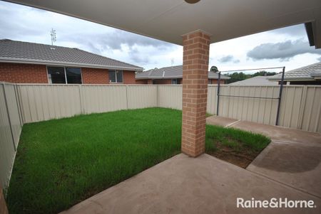 Charming 2 Bedroom Duplex - Photo 5
