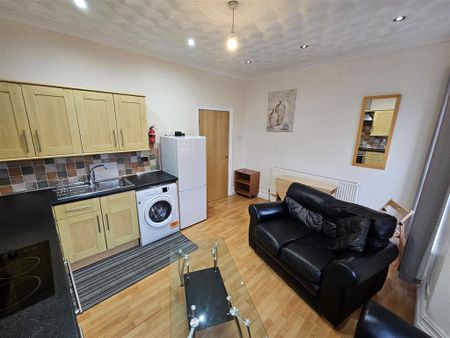 2 bedroom flat to rent - Photo 3