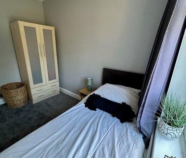 1 bedroom in a house share to rent - Photo 3