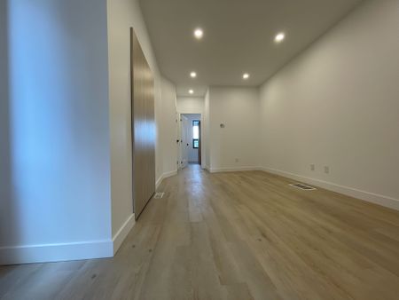 For Lease - 1821 Davenport Road Unit# Main, Toronto, Ontario - Photo 2