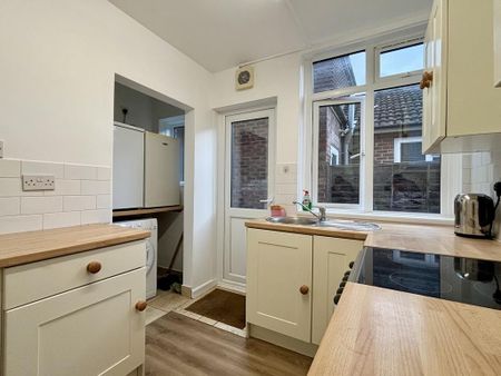 2 bedroom apartment to rent - Photo 4