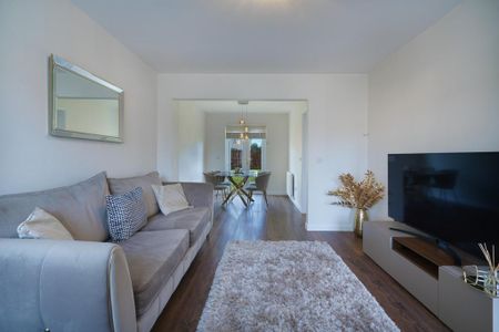 4 bedroom detached house to rent - Photo 3