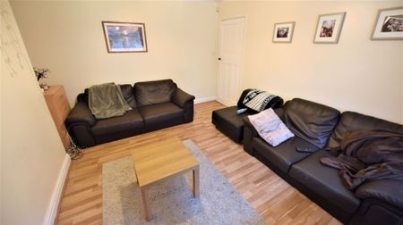 3 bedroom House in Buckingham Avenue, Leeds - Photo 5