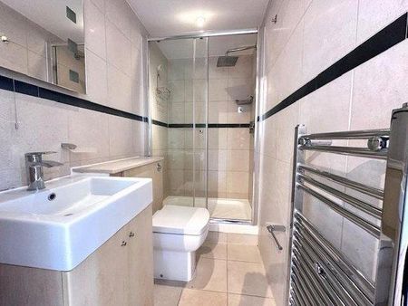 3 bedroom apartment to rent - Photo 4