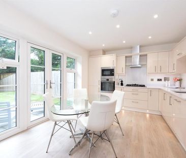 Meadows Drive, Camberley - 4 bedrooms Property for lettings - Seymours - Photo 4