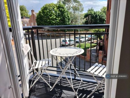 2 bedroom flat to rent - Photo 5