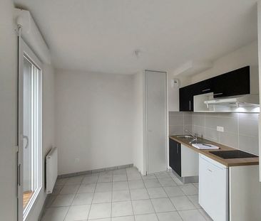 Location Appartement 2 pièces 44m² LA ROCHELLE 17000 - Photo 2