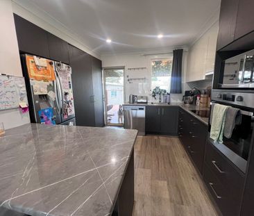 Charming 2-Bedroom Home - Photo 5