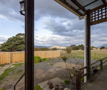 Characteristic 2 Bedroom Cottage - Photo 1