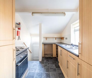 6 bed maisonette to rent in Kelvin Grove, Newcastle Upon Tyne, NE2 - Photo 2