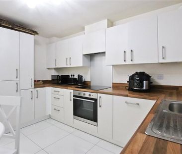 2 bedroom semi-detached house to rent - Photo 6