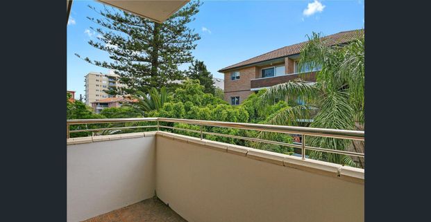 Renovated apartment in convenient location - Photo 1