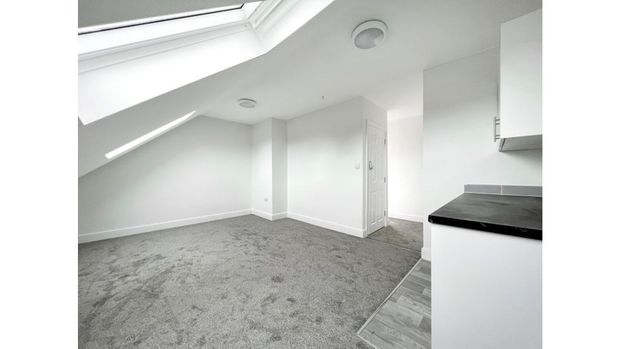 Ground Floor Front Room (1), 32 Valentia Road, Oxford OX3 7PL - Photo 1