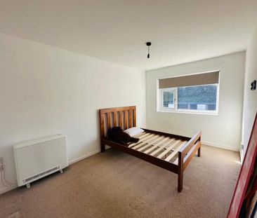 3 bedroom flat to rent - Photo 2