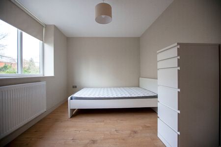 Room in a Shared Flat, Swinton Grove, M13 - Photo 3