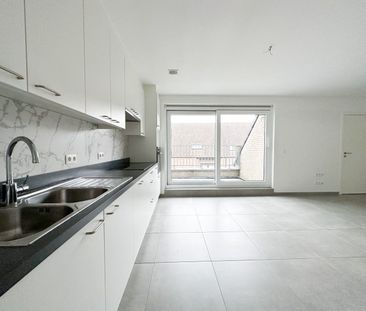 Ruim 2slpk appartement in het centrum van Waarschoot - Photo 4