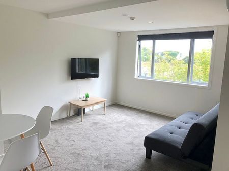 Modern apartment with plenty of goodies close by - Photo 3