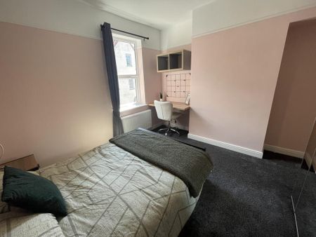2 bedroom terraced house to rent - Photo 2
