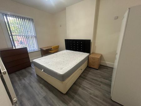 6 Bed Student Accommodation - Photo 5