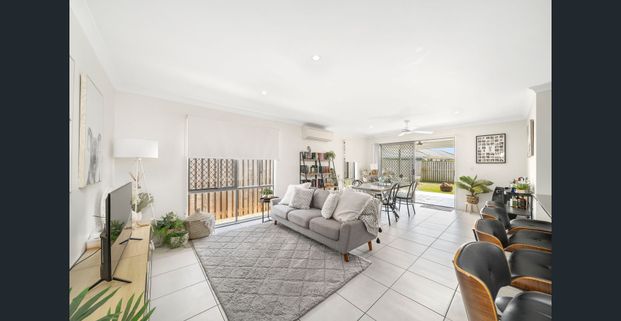 FANTASTIC FAMILY HOME WITH 2 LIVING! - Photo 1